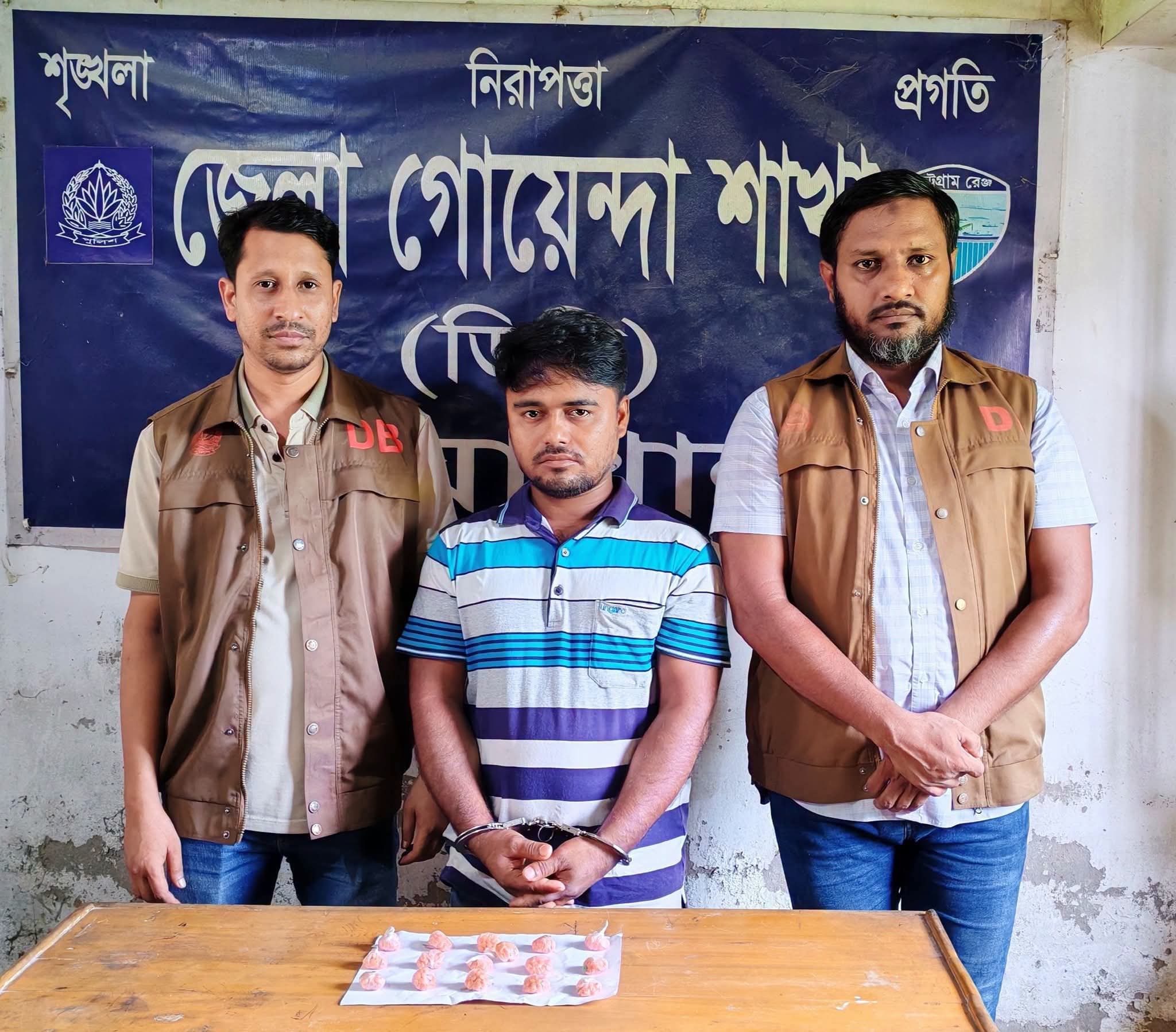 জেলা গোয়েন্দা শাখা (ডিবি), নোয়াখালী কর্তৃক অভিযান পরিচালনা করে ৮০০ (আটশত) পিস ইয়াবা সহ ০১ জন আসামি গ্রেফতার।