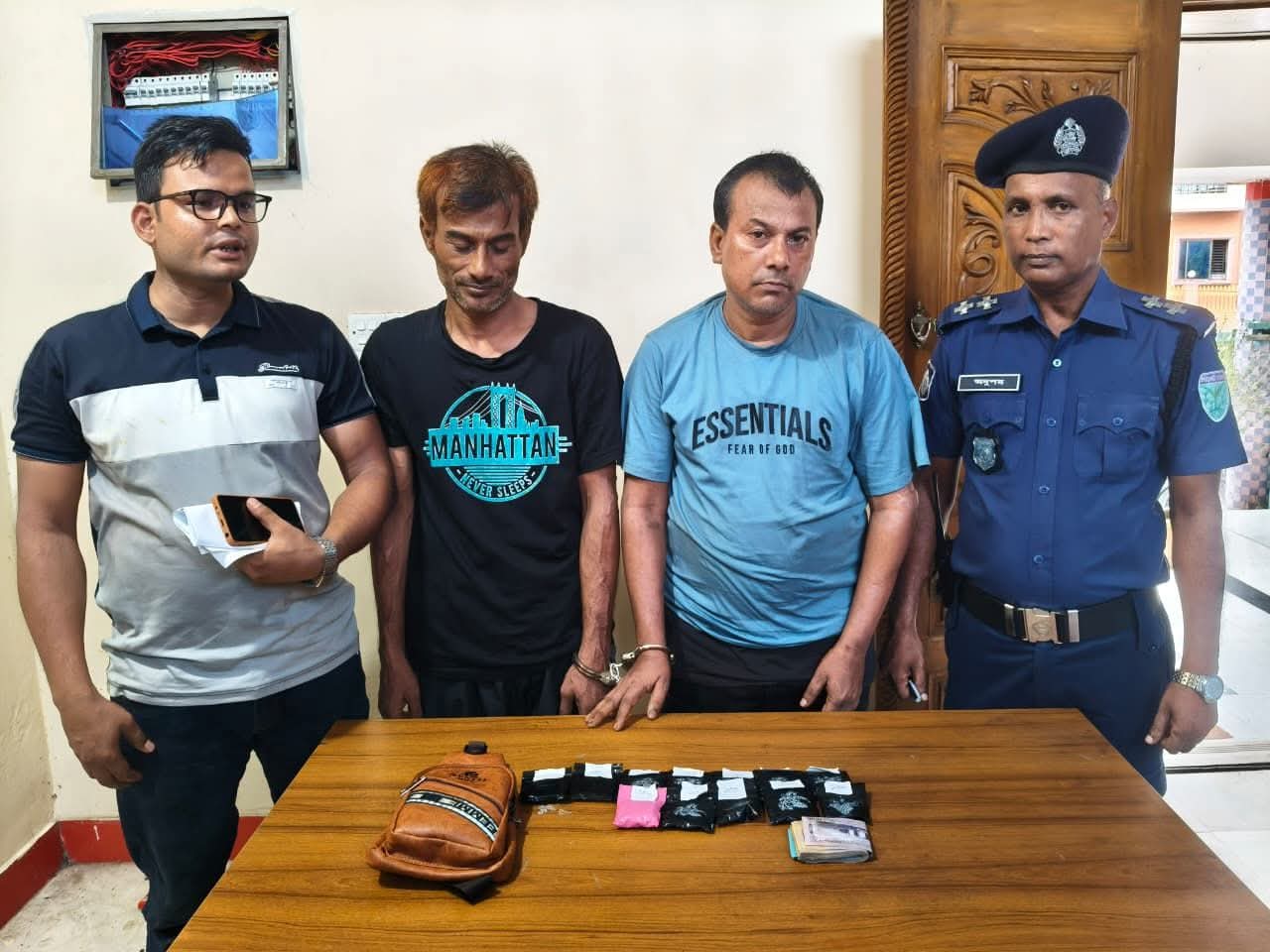 গোলাপগঞ্জে ২১০০ পিস ইয়া*বাসহ দুইজন আটক