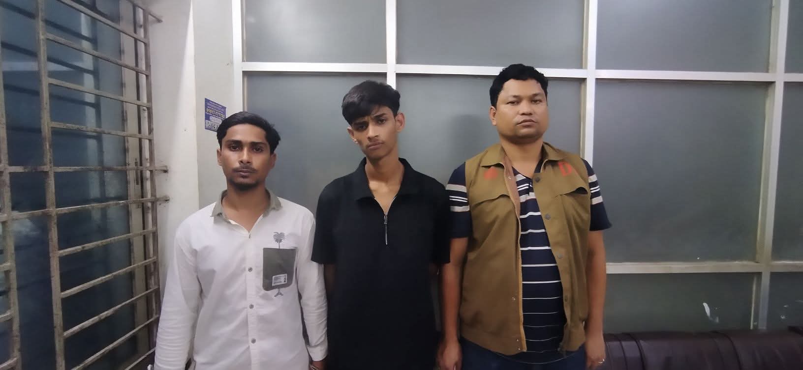 নোয়াখালী ডিবি কর্তৃক অভিযান পরিচালনা করে ০২ জন কে গ্রেফতার।