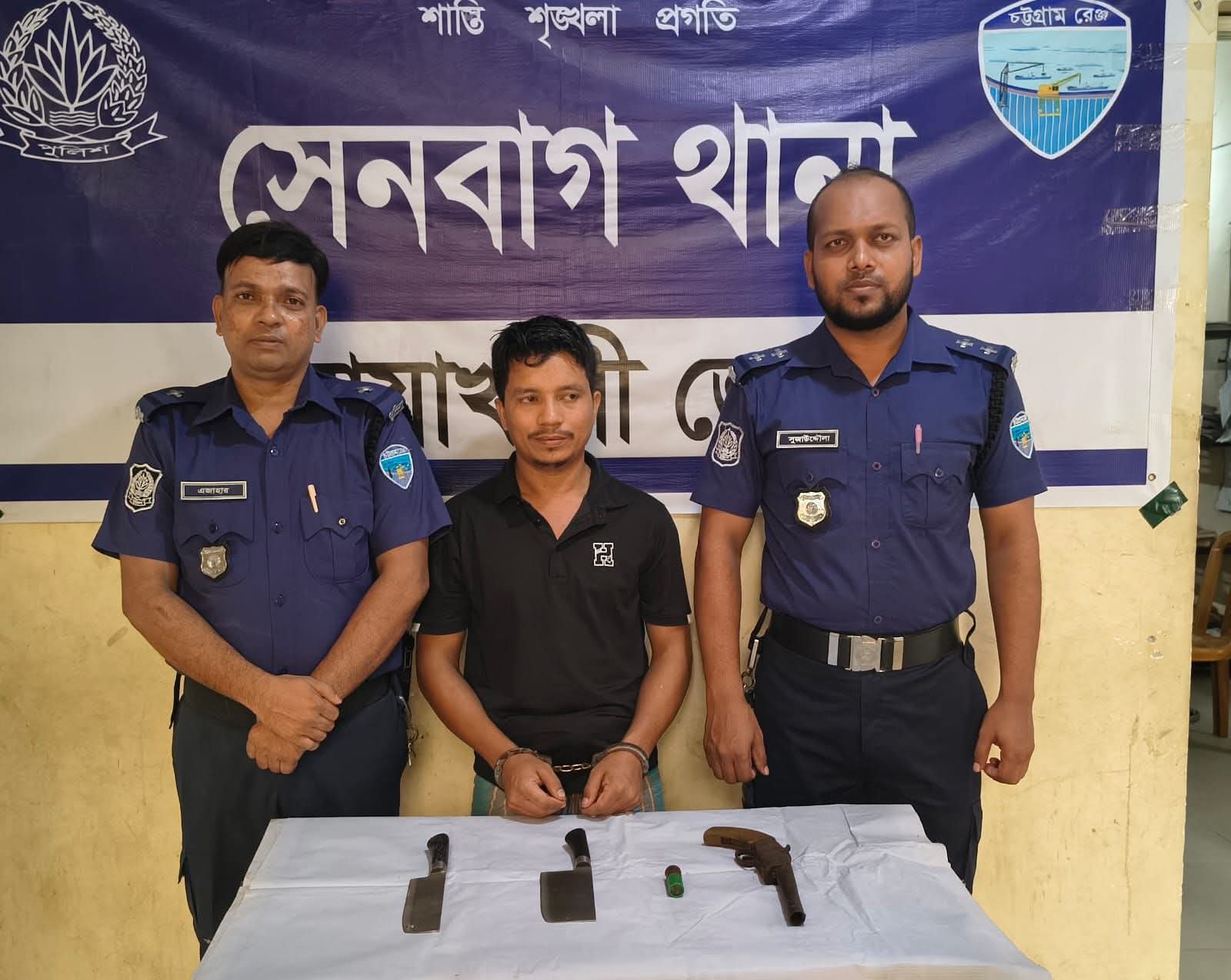 নোয়াখালী সেনবাগে পাইপগান, কার্তুজ ও দেশীয় অস্ত্র উদ্ধার- গ্রেপ্তার ১