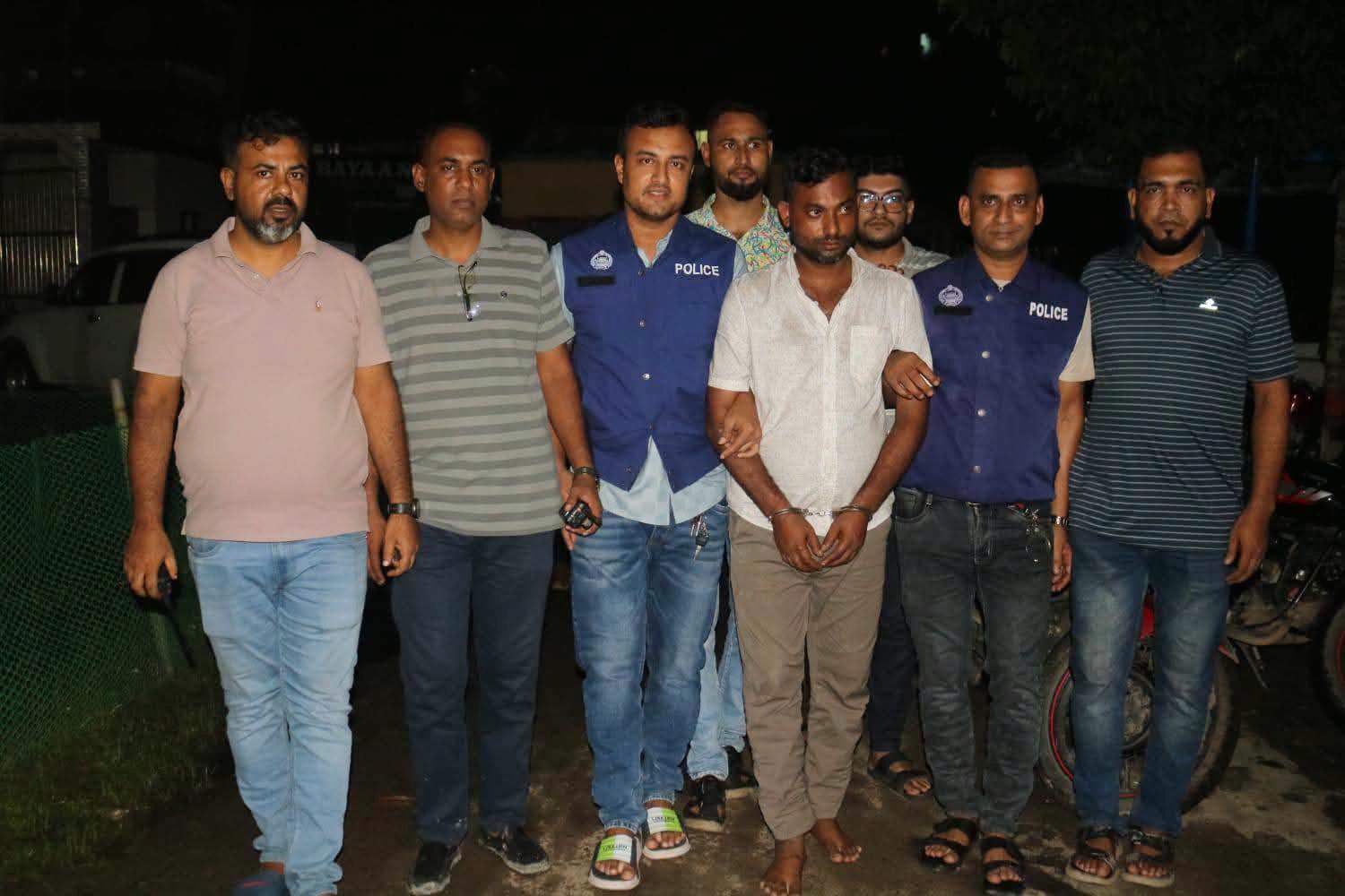 পিরোজপুর ও নাজিরপুরে বিদেশি পি/স্তল-গু/লি ও গাঁ/জাসহ আটক ১