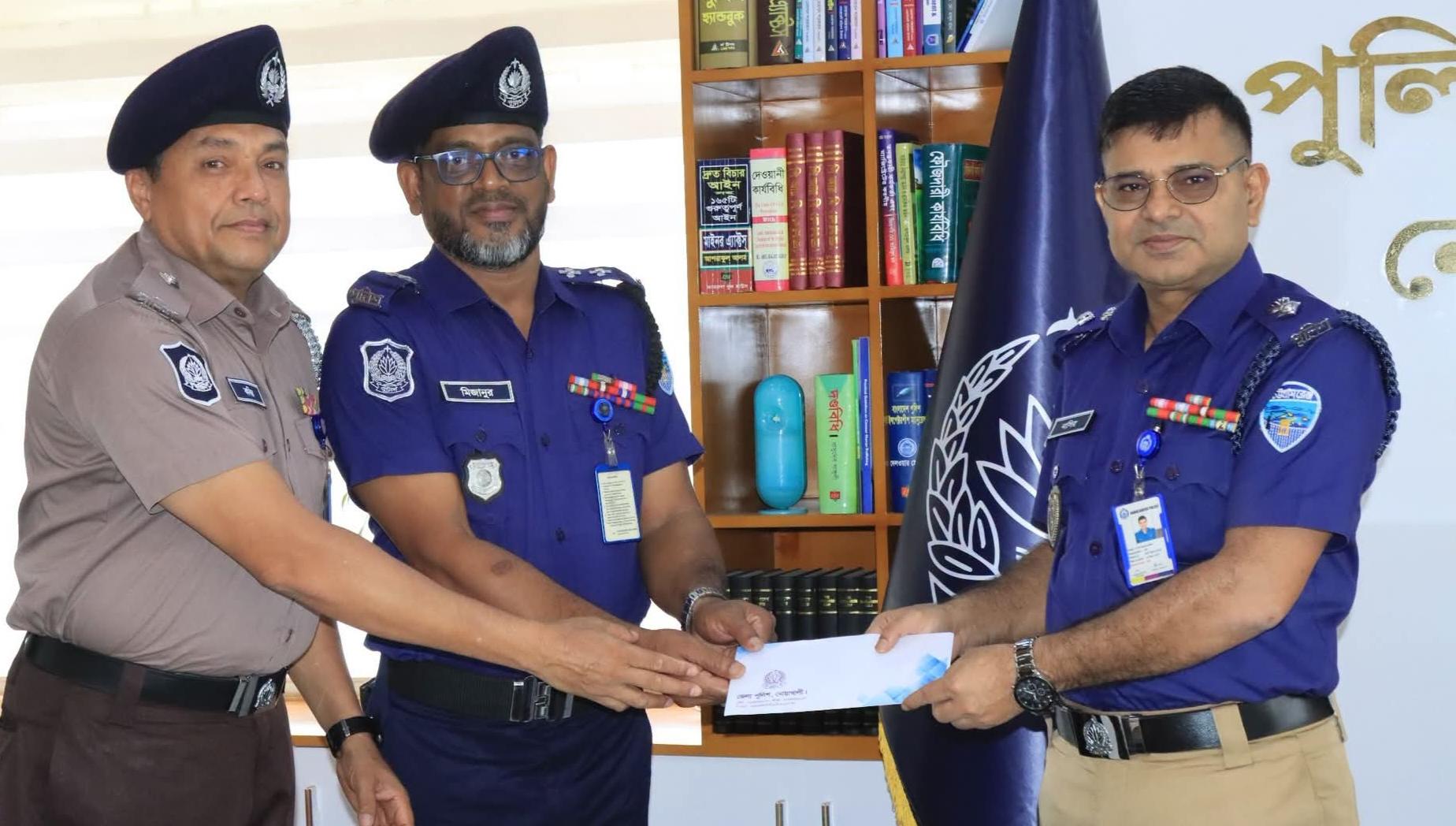 উত্তম কাজের স্বীকৃতিস্বরূপ পুলিশ সুপার মহোদয়ের অর্থ পুরস্কার প্রদান…