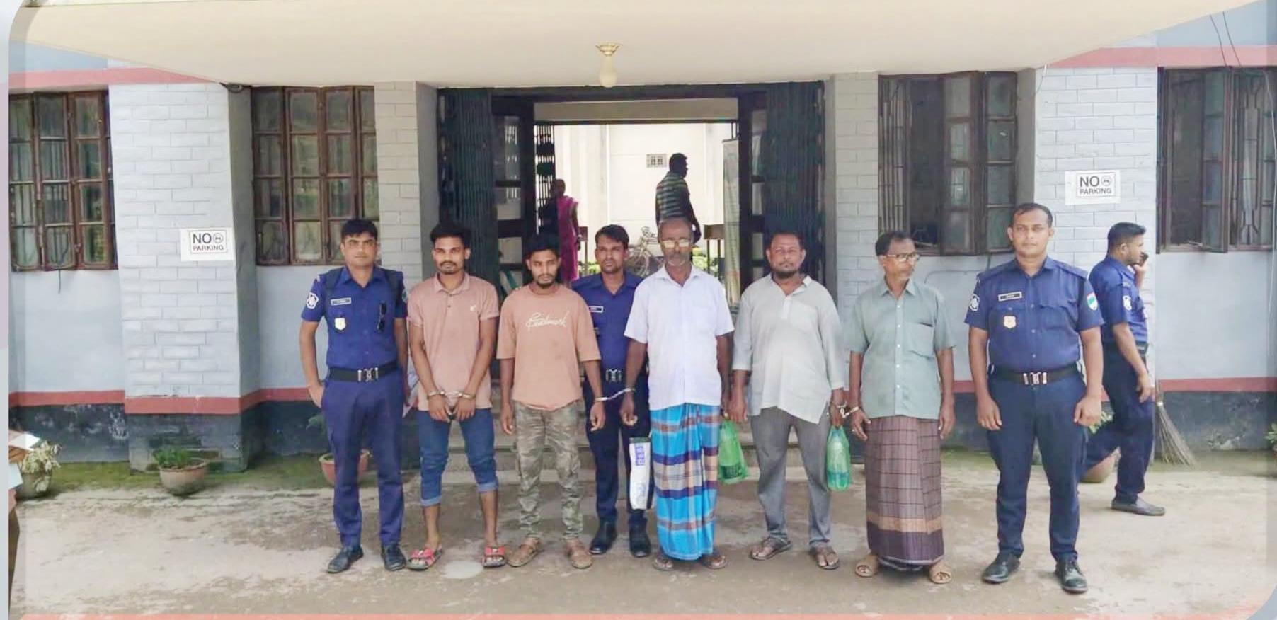 যশোরের কেশবপুর থানা পুলিশ বিশেষ অভিযান চালিয়ে নিষিদ্ধ ঘোষিত আওয়ামী লীগের তিন নেতা সহ ৫ জনকে গ্রেফতার