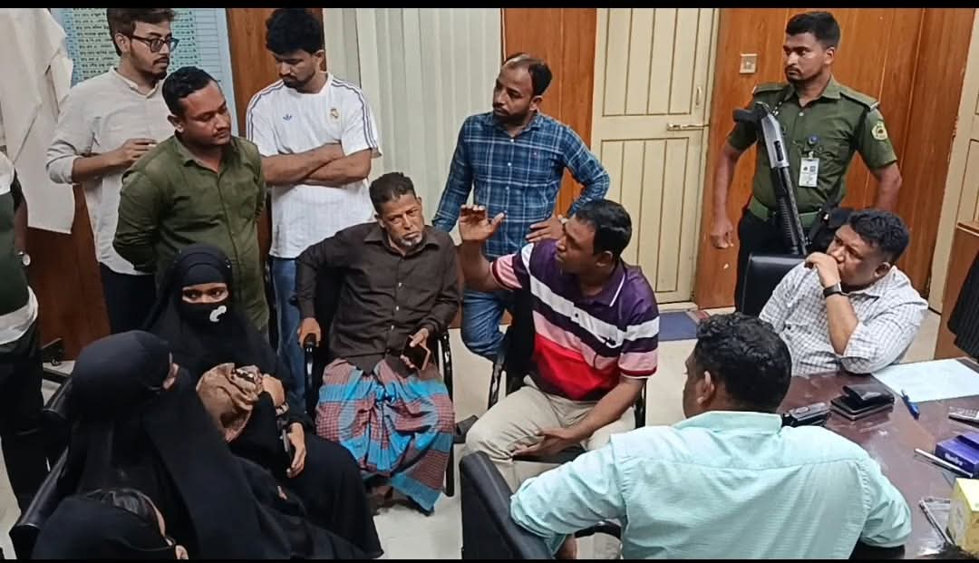 চাটখিলে হামে আক্রান্ত শিশুর মৃত্যু, চিকিৎসায় অবহেলার অভিযোগে হাসপাতালে ভাঙচুর।